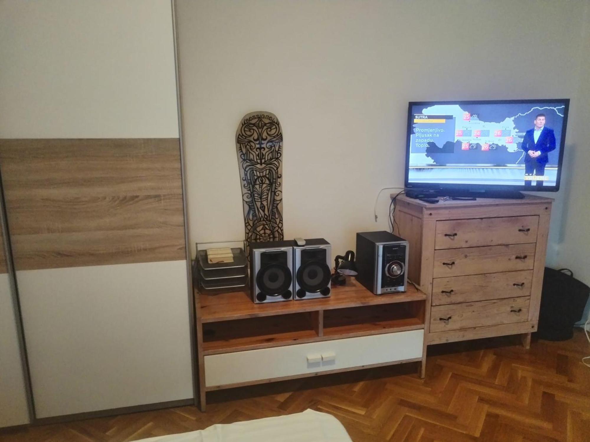 Luka Appartement Zagreb Buitenkant foto