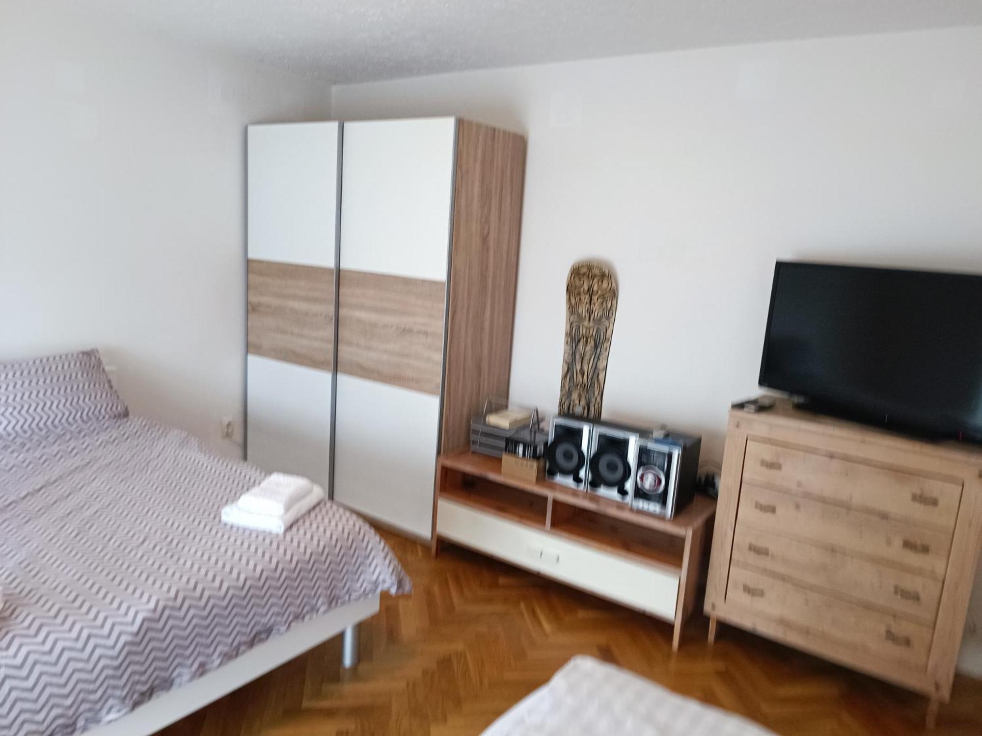 Luka Appartement Zagreb Buitenkant foto